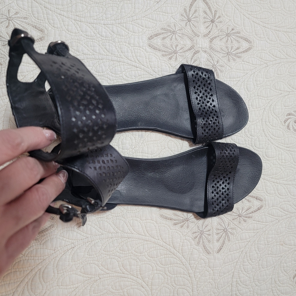 Coach Wm Size 9 Elegant Black Sandals